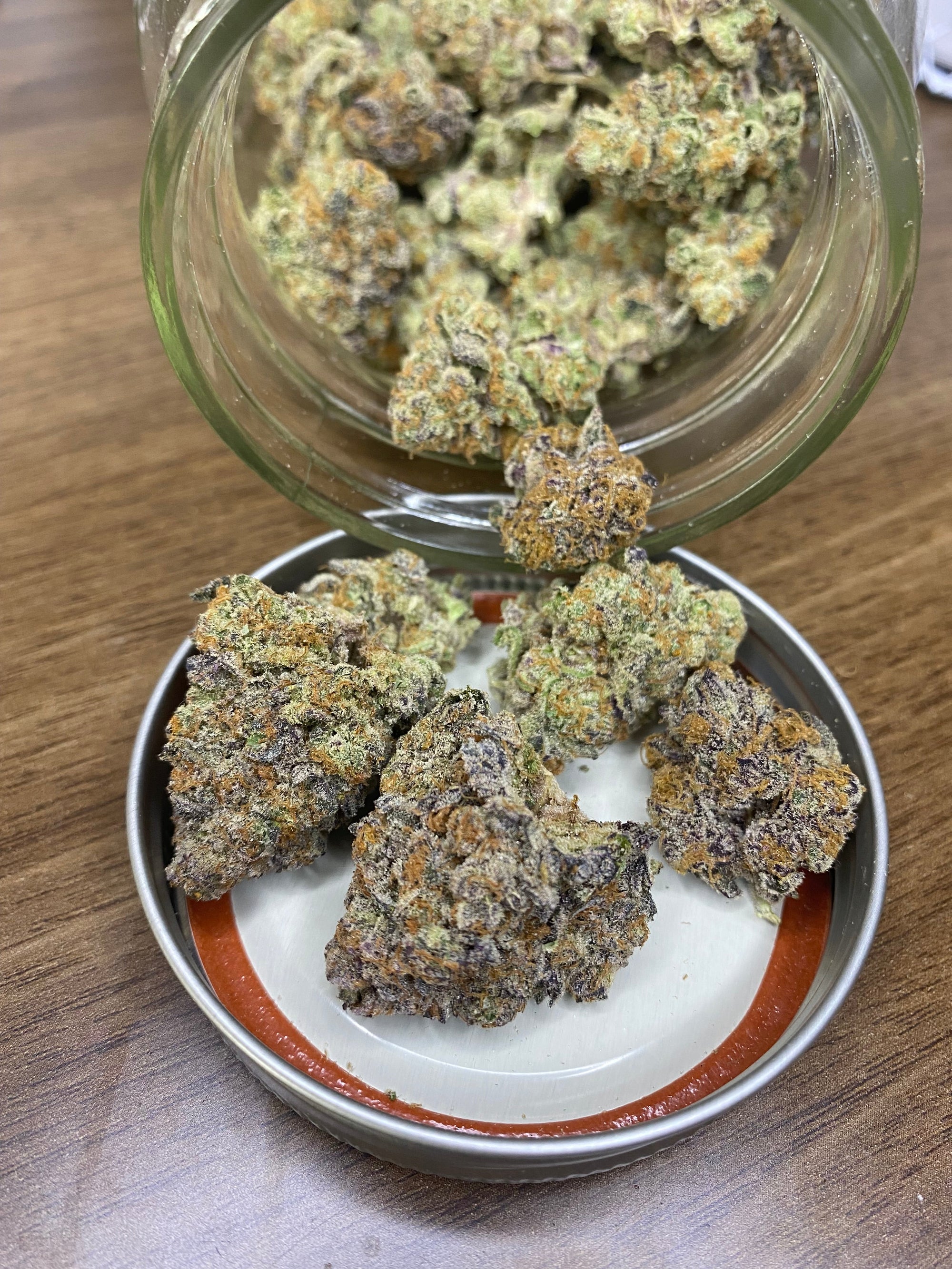 🌱 Curing Cannabis: How Time, Moisture, and Patience Unlock Flavor and Smoothness