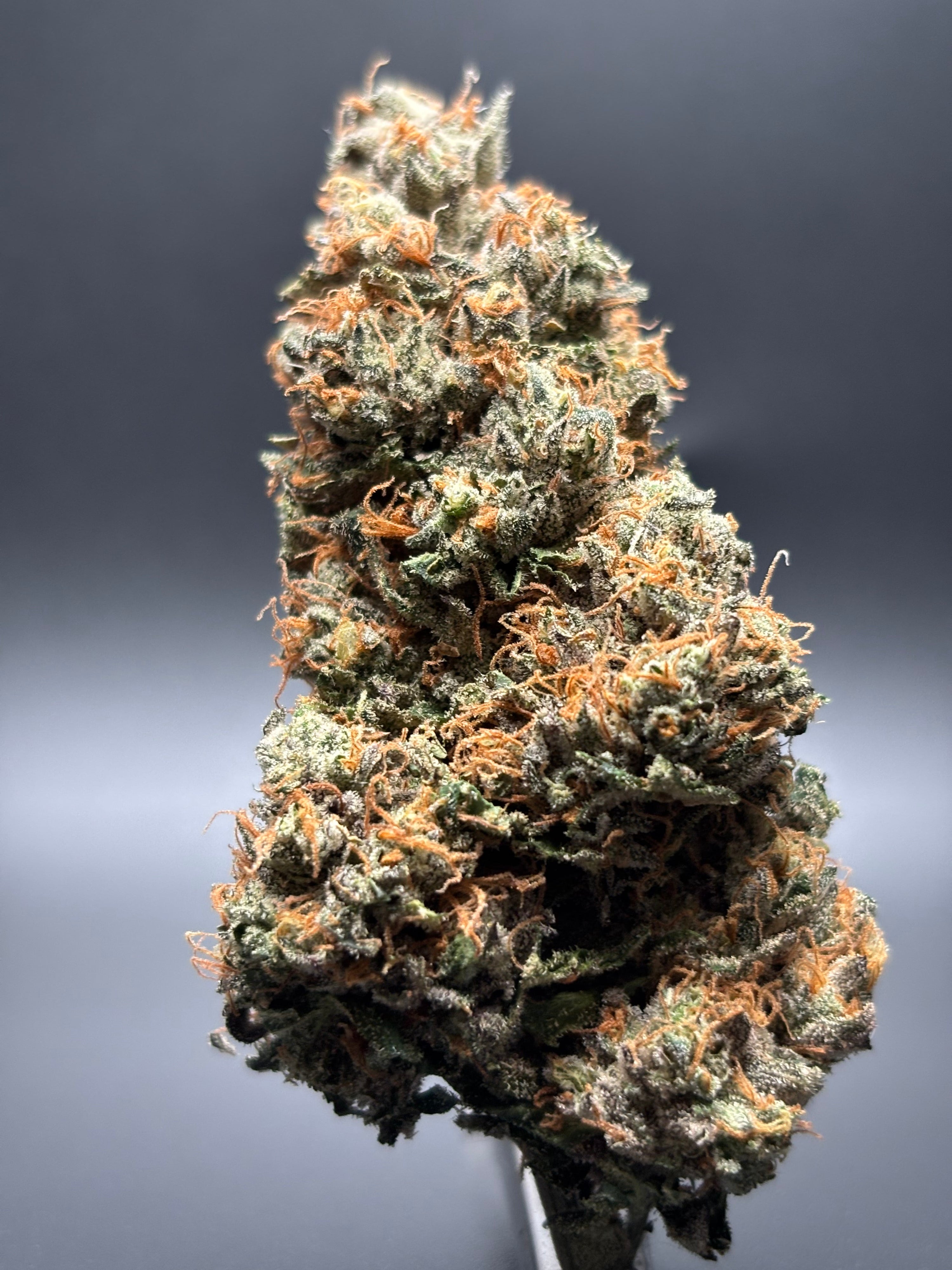 relaxing cannabis strains, nighttime weed strains, chill cannabis strains, best weed to unwind, relaxing hybrid strains